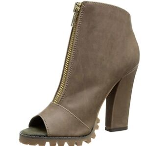 Michael Antonio tally open toe shoes